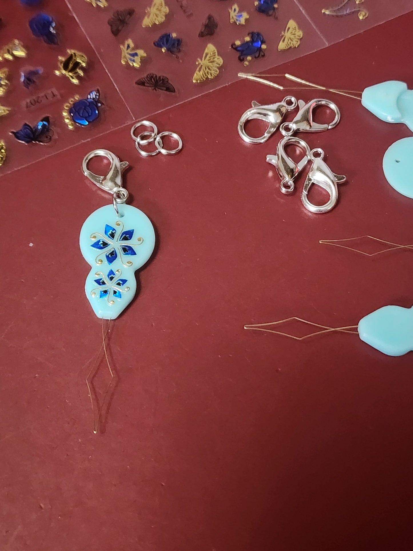 Needle Threader With Clasp