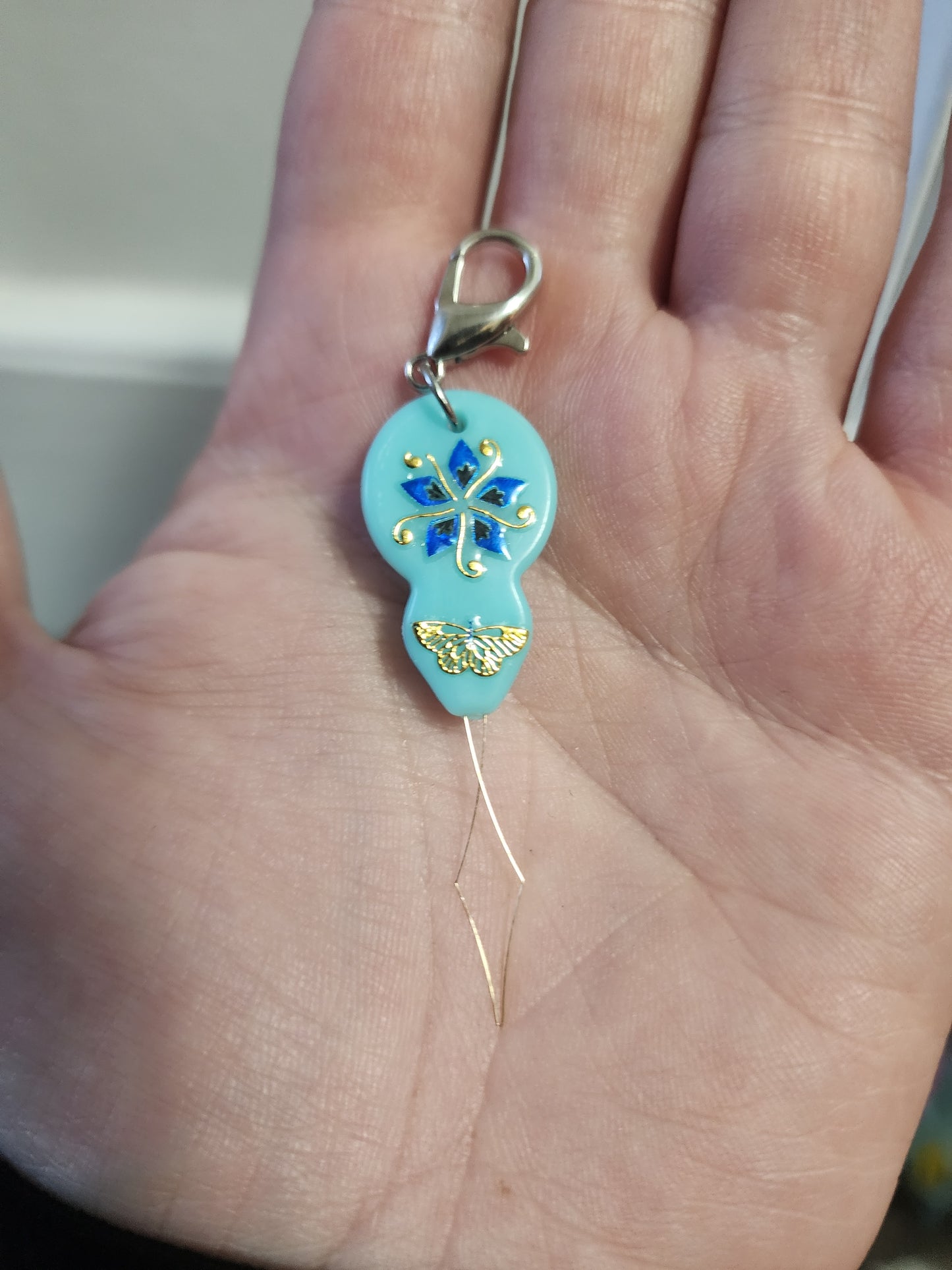 Needle Threader With Clasp